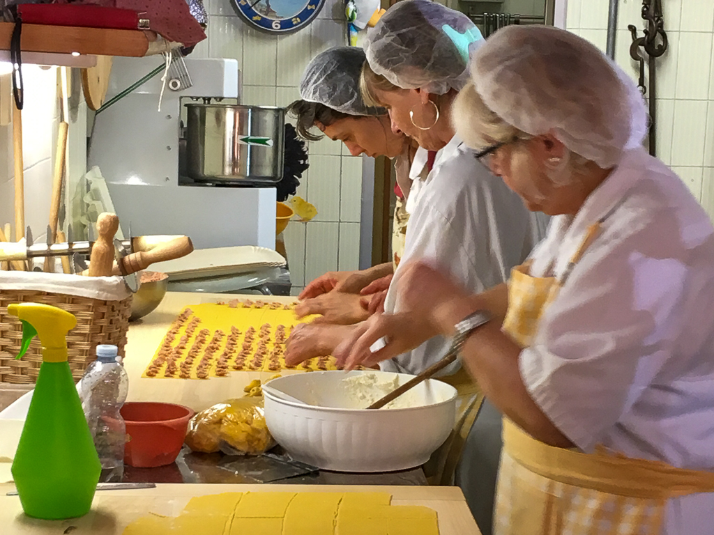 Le Sfogline | The Pasta Ladies of Bologna